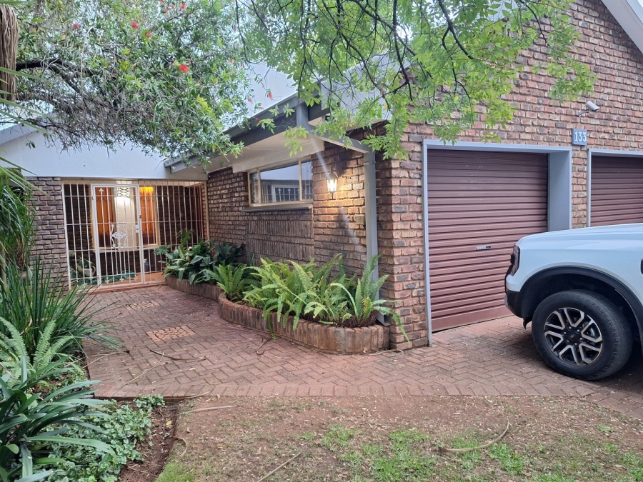 3 Bedroom Property for Sale in Kannoniers Park North West